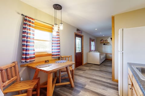 Pet Friendly! Countryside Couples Stay in Illinois House in Kentucky