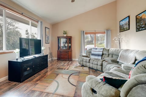 Sweeping Views! Charming Home Near Dtwn Jamestown House in Calaveras County