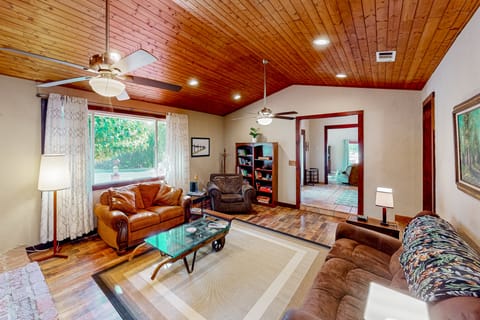 Sweeping Views! Charming Home Near Dtwn Jamestown House in Calaveras County