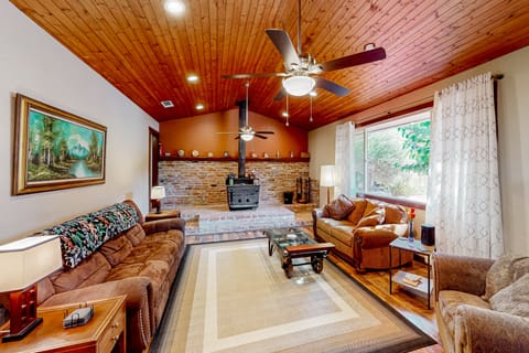 Sweeping Views! Charming Home Near Dtwn Jamestown House in Calaveras County