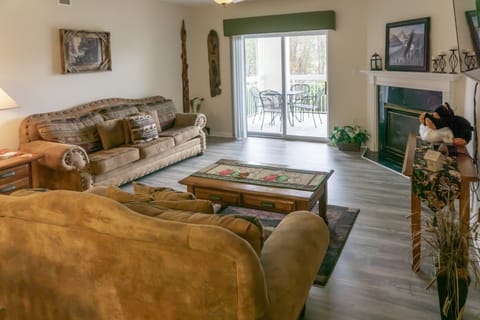 2 BR Home w/ Private Balcony & Pool Access Apartment in Pigeon Forge