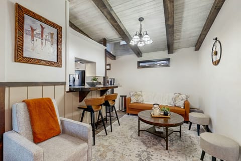 3BR Home w/ Hot Tub, Decks, Game Room House in Big Bear