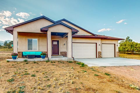 'Under the Rye Sky' New-Build Home Near Trails! House in Colorado