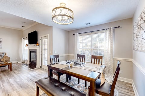 4BR Dog-Friendly Home w/ Large Yard, W & D, AC House in Pooler