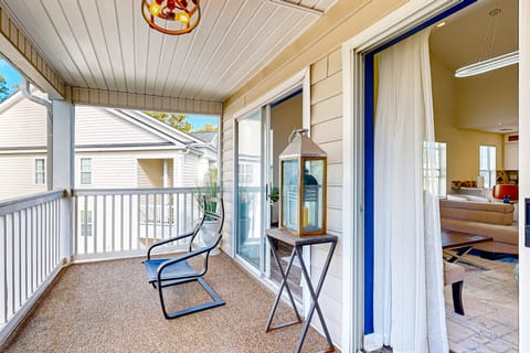 Golf Course Views & Pool: Myrtle Beach Retreat Apartment in Carolina Forest