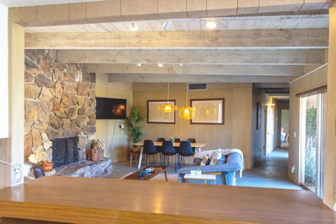 Pool & Mtn View! Designer Borrego Springs Hideaway House in Borrego Springs