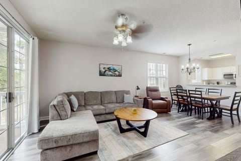 Pool & Tennis! Updated Barefoot Resort Condo Apartment in North Myrtle Beach