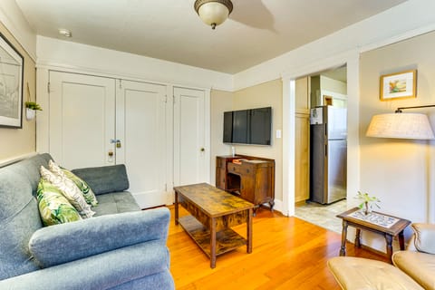 Steps to Sand: 'Beach Hill Bungalow' w/ Patio House in Santa Cruz