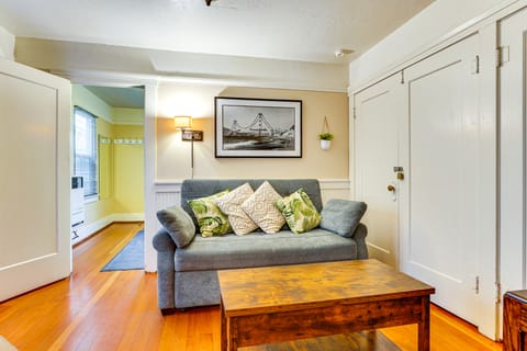 Steps to Sand: 'Beach Hill Bungalow' w/ Patio House in Santa Cruz