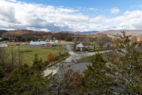 Games Galore! Riverfront Group Retreat in McDowell House in Shenandoah Valley