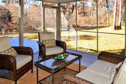 Pool & Beach Access! 'Lake Arrowhead Hideaway' House in Petenwell Lake