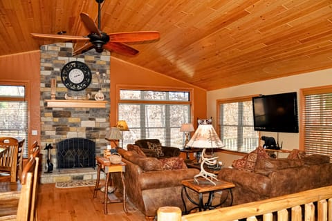 Pool & Beach Access! 'Lake Arrowhead Hideaway' House in Petenwell Lake