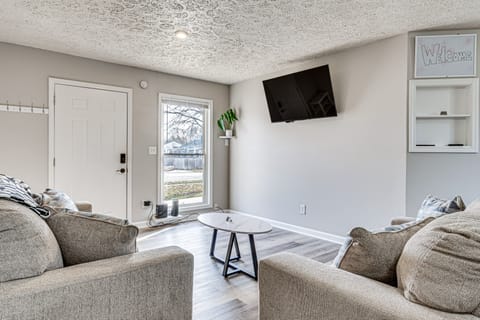 4 Mi to the Speedway: Peaceful & Snug Home w/ Yard House in Indianapolis