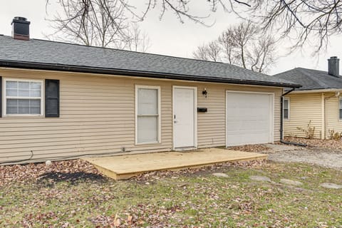 4 Mi to the Speedway: Peaceful & Snug Home w/ Yard House in Indianapolis