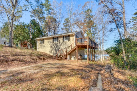 Private Lakefront Home w/ Views & Dock in Hartwell House in Reed Creek
