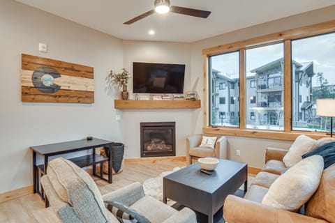 Walk to Ski Shuttle & Brewery! New Fraser Condo Apartment in Fraser