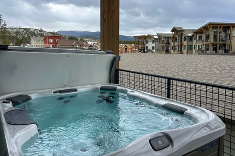 Walk to Ski Shuttle & Brewery! New Fraser Condo Apartment in Fraser