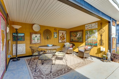 'ArBoCo' Downtown Murphy House w/ Courtyard! House in Murphy