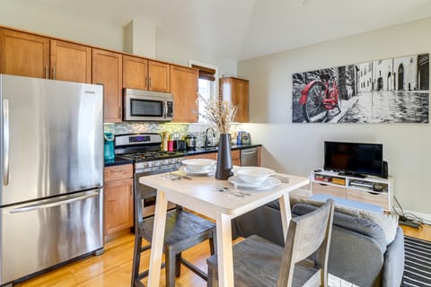 Walk to Caltrain! Studio in Dtwn San Mateo Apartment in San Mateo