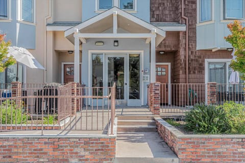 Walk to Caltrain! Studio in Dtwn San Mateo Apartment in San Mateo