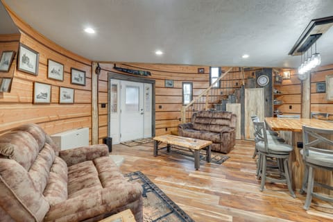 Mtn-View Retreat w/ Yard: 4 Mi to Dtwn Lincoln House in Idaho