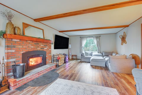 Bromley Mtn Outdoor Hub! Family Gem w/ Game Room House in Peru