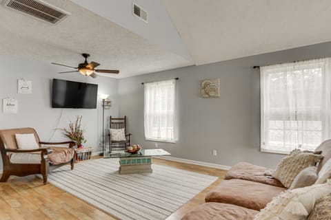 Near Tennessee River! Pet-Friendly Family Cottage! House in Tennessee