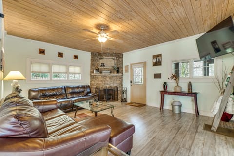 Hot Tub, Trails, Views! Little River Retreat House in Great Smoky Mountains