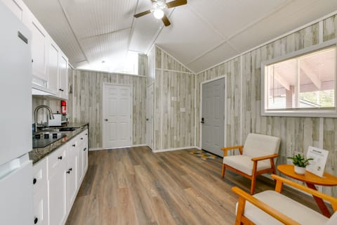 Near Dtwn & Space Center: Tiny Home in Picayune Cottage in Mississippi