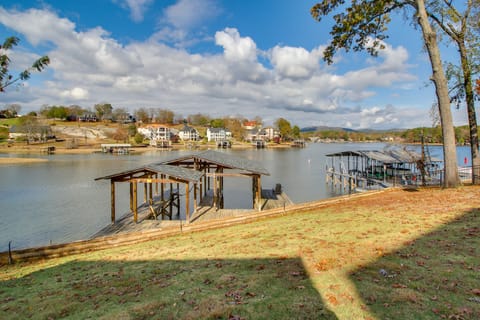 Private Pool & Slip: Luxury Lake Hamilton Home! House in Rockwell