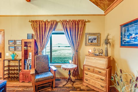 Fish, Hike & Explore! Ennis Cabin - 13 Mi to Town House in Idaho