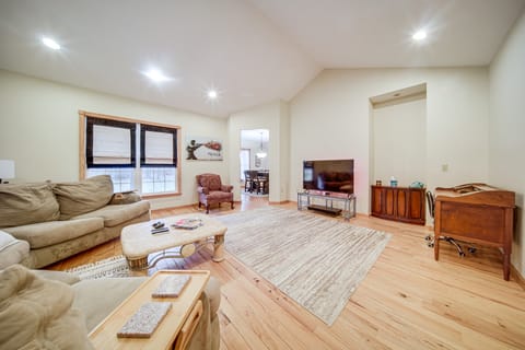 Family & Pet Friendly! 7-Acre Escape in Jefferson House in Lake Erie