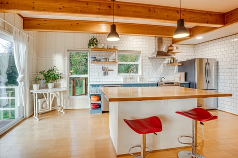 Pacific View Home: Hot Tub & Ocean/Valley Views! House in Oregon