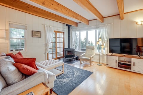 Pacific View Home: Hot Tub & Ocean/Valley Views! House in Oregon