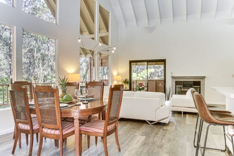 3 Mi to Hawaii Volcanoes NP: Spacious Home w/ Deck House in Volcano