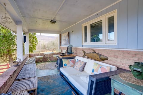 Hike & Ski: Scenic Group Retreat in Wardensville House in Shenandoah Valley