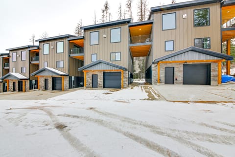 Luxury Ski Home w/ Hot Tub on Schweitzer Mountain Apartment in Idaho
