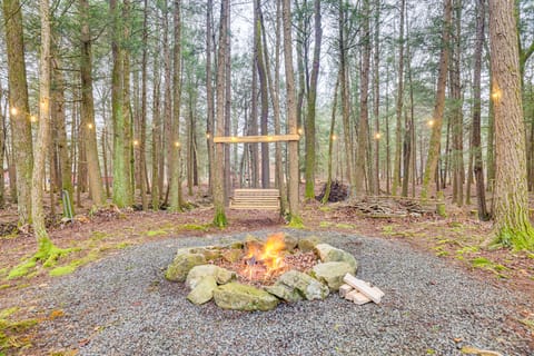 Fire Pit, Games & Outdoor Fun! Poconos Retreat House in Kidder Township