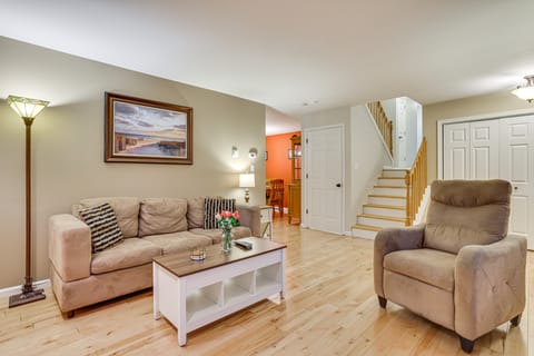 Fire Pit, Games & Outdoor Fun! Poconos Retreat House in Kidder Township