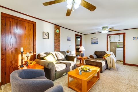 2 Mi to Stockton Lake: Family Home w/ Grill House in Ozark Mountains