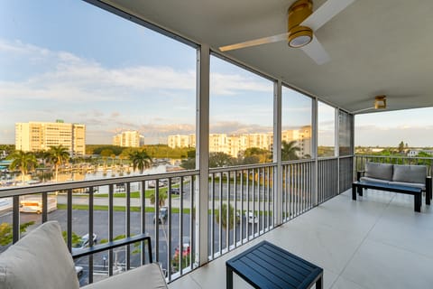 Walk to Beach: Luxe Harbor-View Condo in Naples! Apartment in Vanderbilt Beach