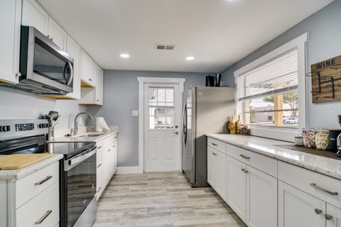 Walk to Restaurants: Home w/ Yard in Safety Harbor House in Safety Harbor