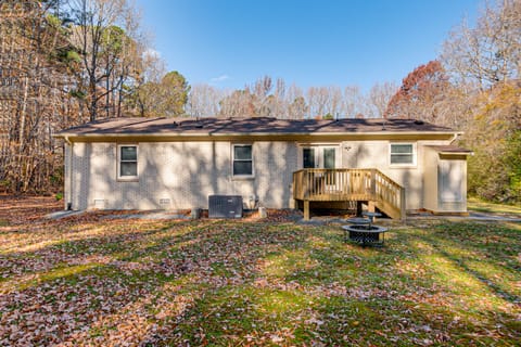 2 Mi to Lake Gaston: Wooded Family Home w/ Deck House in Lake Gaston