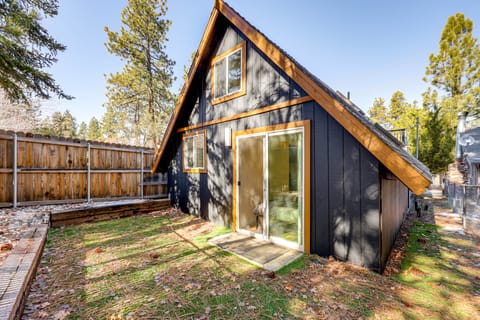 2 Mi to Big Bear Lake: Wooded Cabin w/ Deck! House in Big Bear