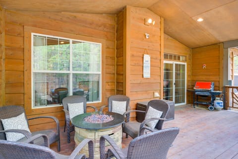 Epic Sunsets, Hot Tub! Mtn-View Pagosa Springs Gem House in Colorado