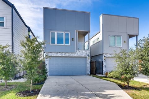 5 Mi to Houston Rodeo! Home w/ Pool Table & Yard House in Houston