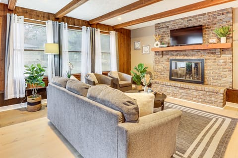 Inviting Family Home, 2 Mi to Eastwood Mall! House in Ohio