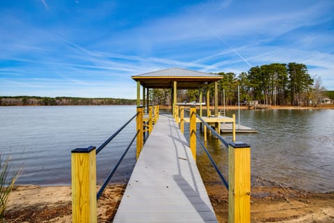 Lake Wateree Home w/ Boat Dock! Pets Welcome House in Lake Wateree