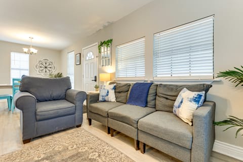 Endless Entertainment! Unique & Cozy Theodore Home House in Mississippi