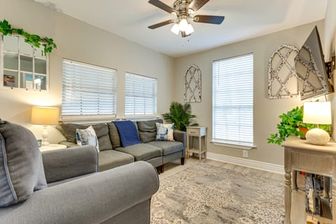 Endless Entertainment! Unique & Cozy Theodore Home House in Mississippi